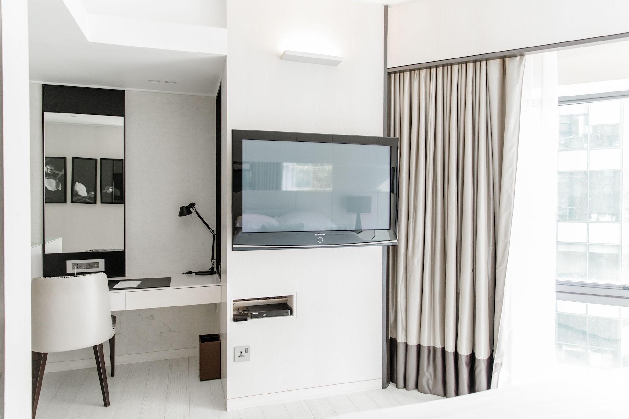Naumi Hotel - SG Clean Singapur Exterior foto A curtain rod with a curtain